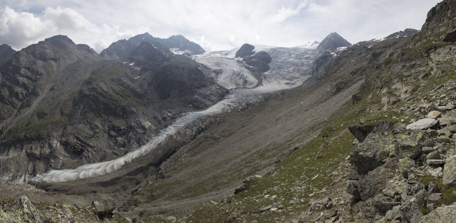 Вид на ледопад Riedgletcher с верх. тропы к пер. P2664